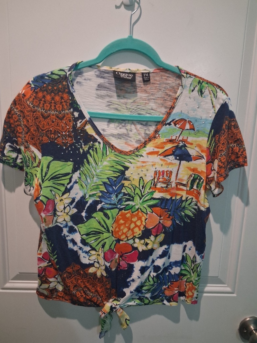 STUNNING ONQUE CASUALS TROPICAL RHINESTONE EMBELLISHED COTTON TOP!